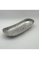 صينية تقديم معدنية بتصميم طويل وانسيابي، تتميز بشكل بيضاوي 48×19×9سم صينية تقديم معدنية بتصميم طويل وانسيابي، تتميز بشكل بيضاوي 48×19×9سم