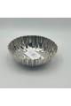 وعاء تقديم فاخر بتصميم دائري عميق، مصنوع من معدن 23×23×7سم وعاء تقديم فاخر بتصميم دائري عميق، مصنوع من معدن 23×23×7سم