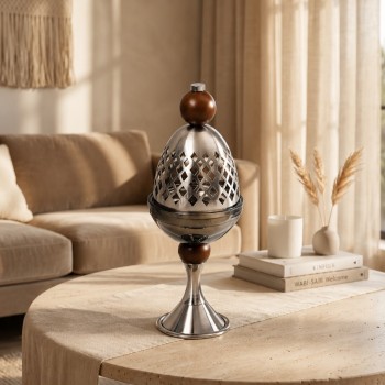 مبخرة معدنية فاخرة بتصميم كلاسيكي أنيق، تأتي بلون اسود فضي مطفي 11×11×32سم 
