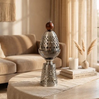 مبخرة معدنية فاخرة بتصميم كلاسيكي أنيق، تأتي بلون اسود فضي مطفي 11×11×32سم 
