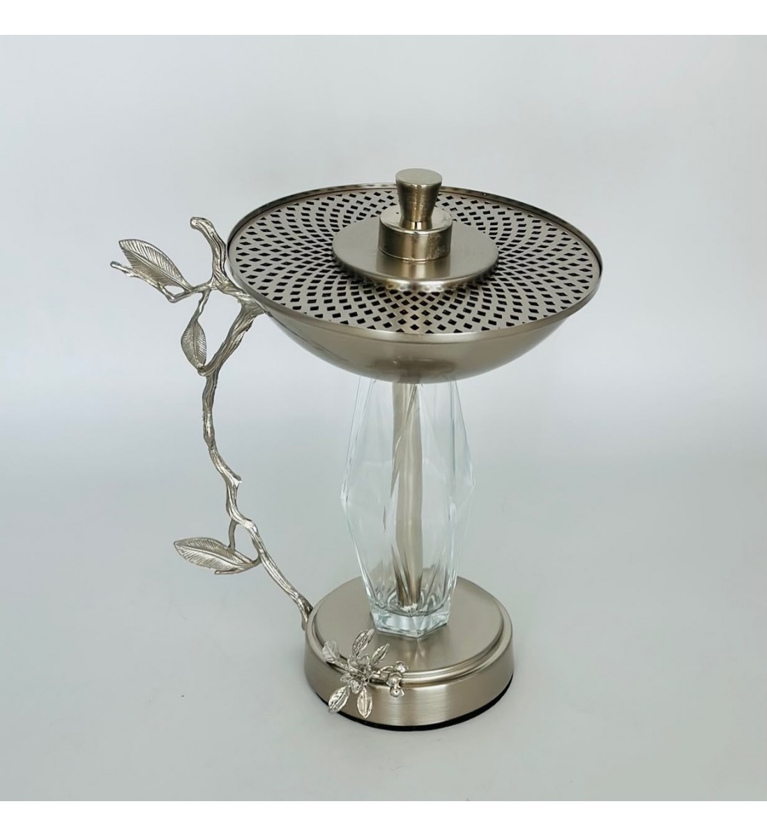 مبخرة معدنية فاخرة بتصميم كلاسيكي أنيق، تأتي بلون   شفاف فضي مطفي26×15×15سم 