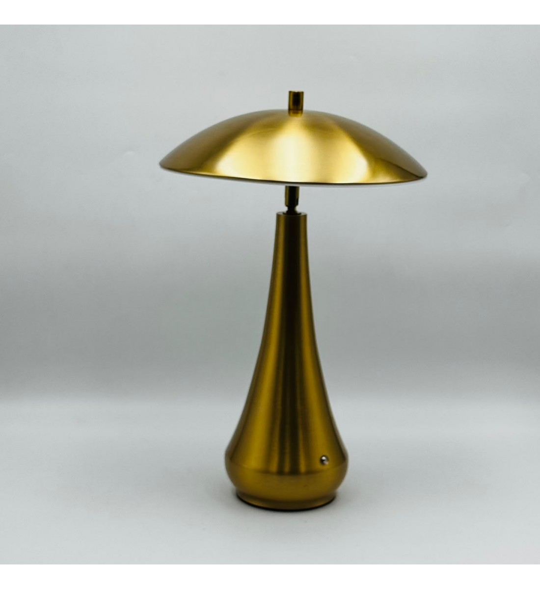 مصباح ديكور أنيق بتصميم عصري فاخر37×33×33سم مصباح ديكور أنيق بتصميم عصري فاخر37×33×33سم