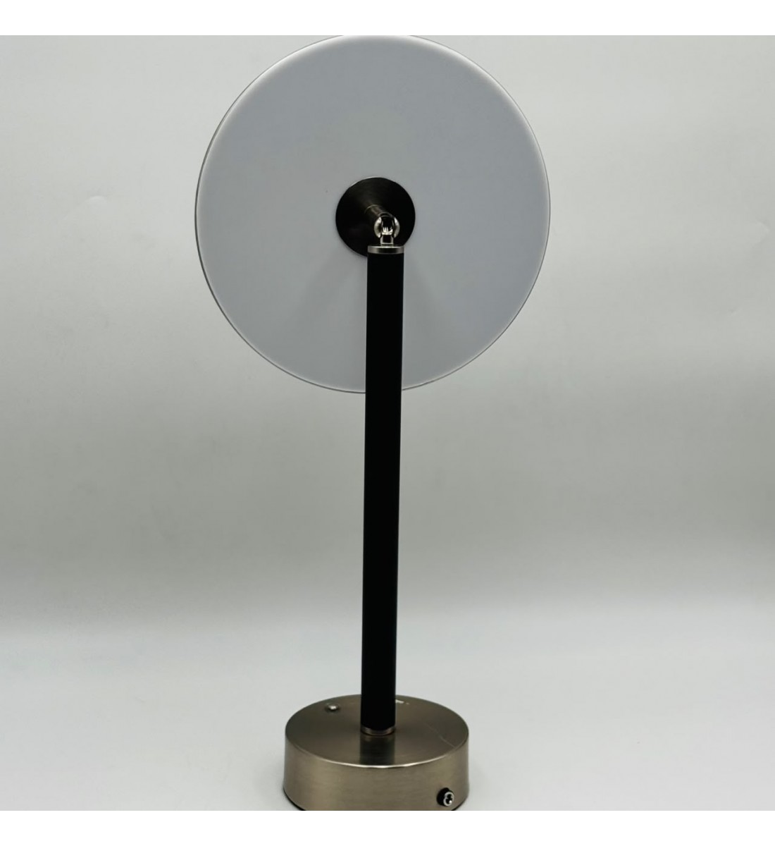 مصباح ديكور أنيق بتصميم عصري فاخر 43×29×29سم مصباح ديكور أنيق بتصميم عصري فاخر 43×29×29سم