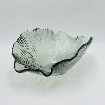 An elegant serving dish with a glass design that gives a sophisticated and luxurious look. 27×38×13cm An elegant serving dish with a glass design that gives a sophisticated and luxurious look. 27×38×13cm