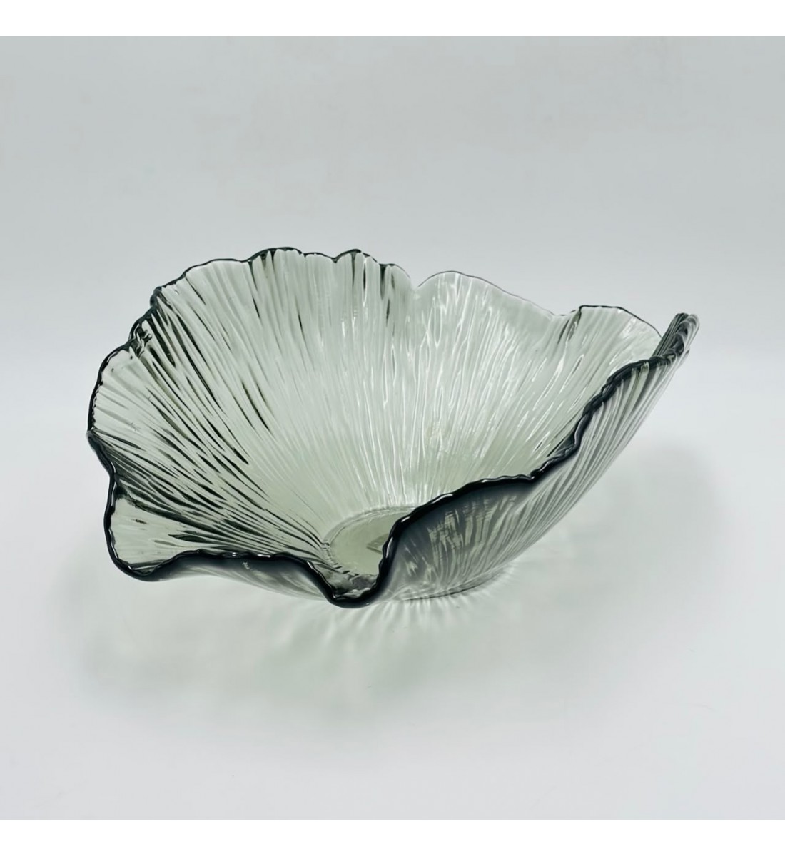 صحن تقديم أنيق بتصميم زجاج يمنح مظهرًا راقيًا وفخمًا 27×38×13سم صحن تقديم أنيق بتصميم زجاج يمنح مظهرًا راقيًا وفخمًا 27×38×13سم