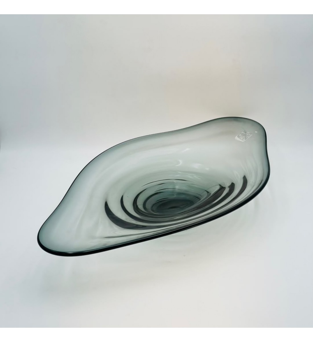 صحن تقديم أنيق بتصميم زجاج يمنح مظهرًا راقيًا وفخمًا 66×33×9سم صحن تقديم أنيق بتصميم زجاج يمنح مظهرًا راقيًا وفخمًا 66×33×9سم