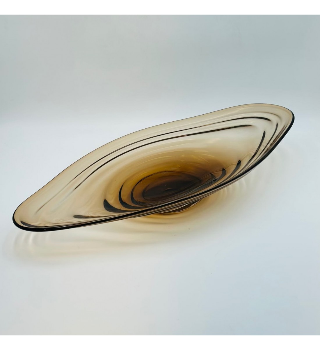 صحن تقديم أنيق بتصميم زجاج يمنح مظهرًا راقيًا وفخمًا 66×29×9سم صحن تقديم أنيق بتصميم زجاج يمنح مظهرًا راقيًا وفخمًا 66×29×9سم
