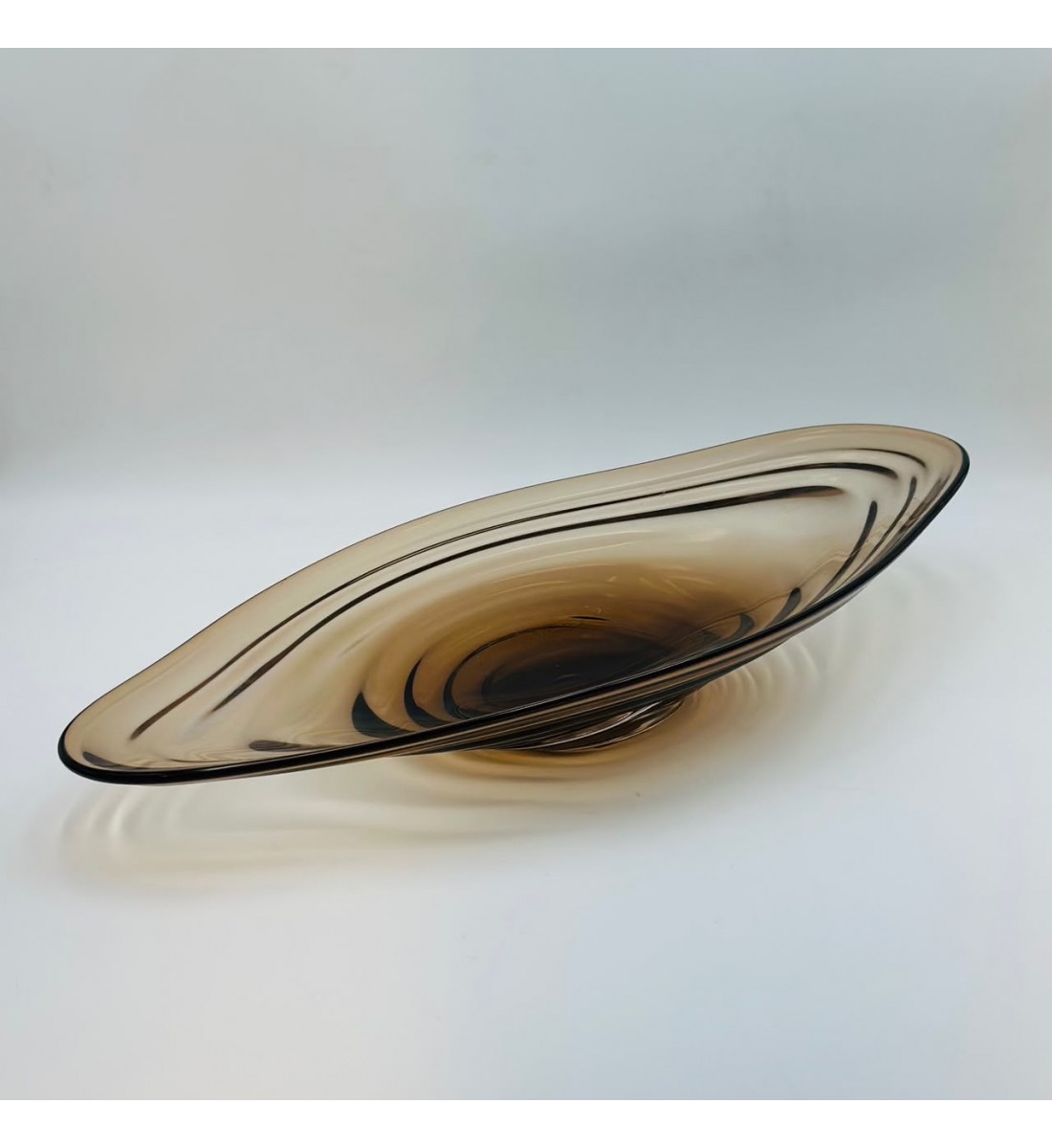 صحن تقديم أنيق بتصميم زجاج يمنح مظهرًا راقيًا وفخمًا 66×29×9سم صحن تقديم أنيق بتصميم زجاج يمنح مظهرًا راقيًا وفخمًا 66×29×9سم