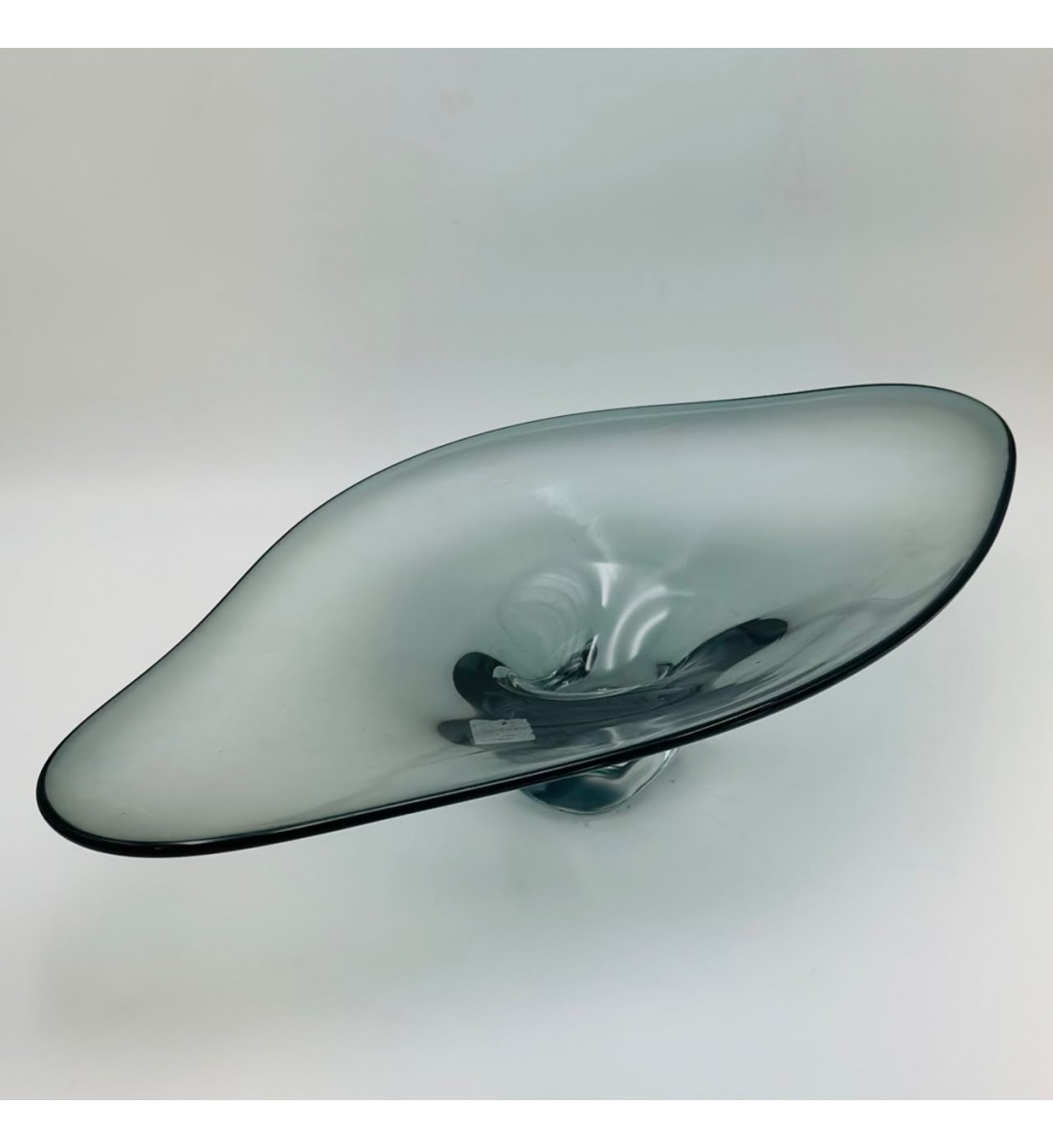 صحن تقديم أنيق بتصميم زجاج يمنح مظهرًا راقيًا وفخمًا 60×30×11سم صحن تقديم أنيق بتصميم زجاج يمنح مظهرًا راقيًا وفخمًا 60×30×11سم