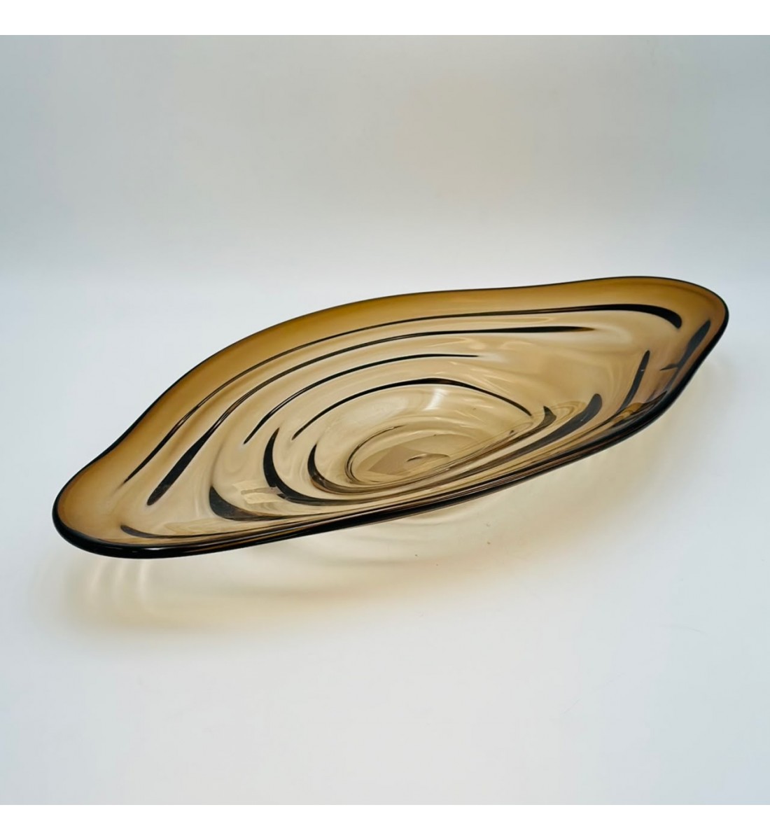 صحن تقديم أنيق بتصميم زجاج يمنح مظهرًا راقيًا وفخمًا 52×26×7سم صحن تقديم أنيق بتصميم زجاج يمنح مظهرًا راقيًا وفخمًا 52×26×7سم