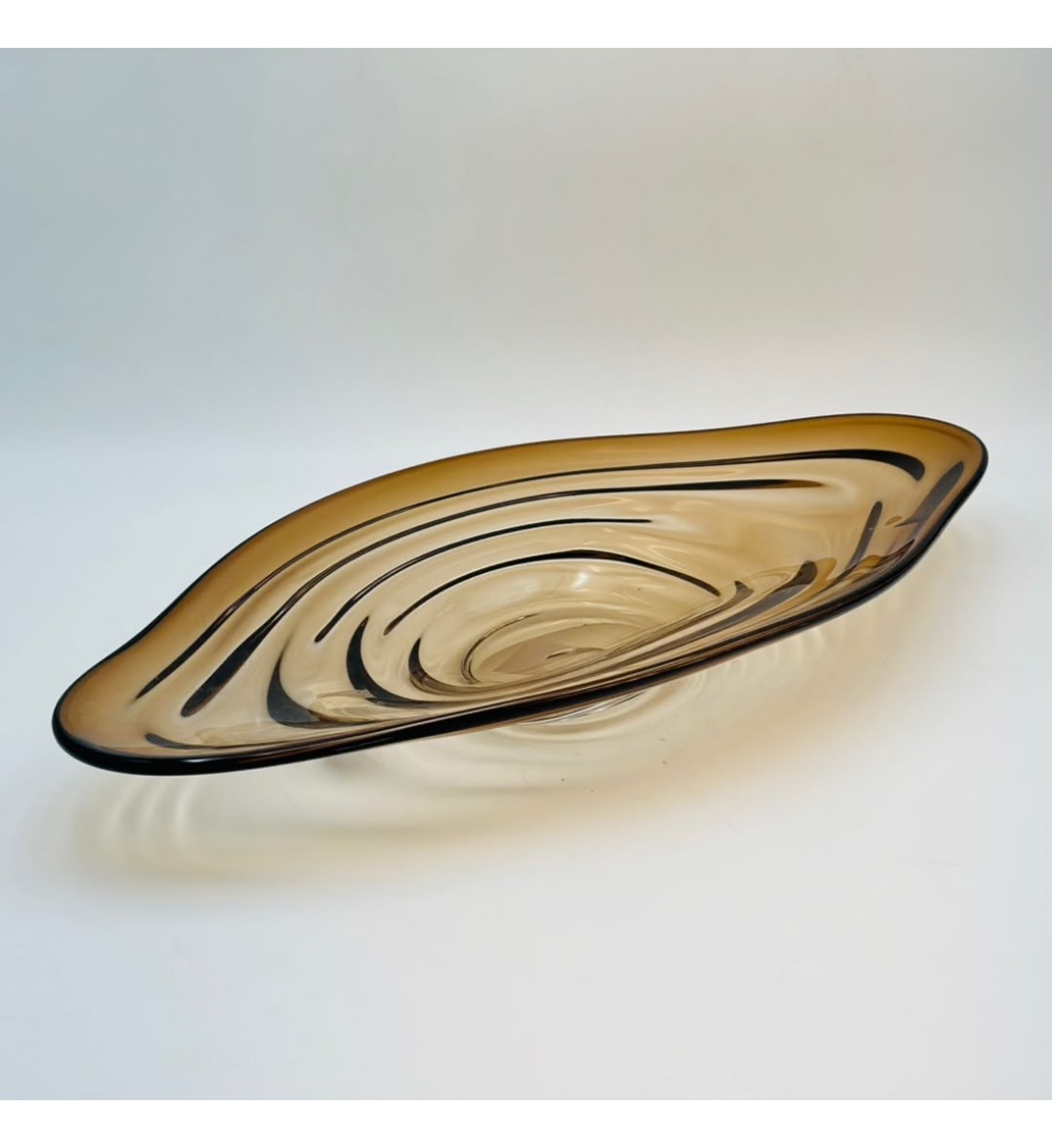 صحن تقديم أنيق بتصميم زجاج يمنح مظهرًا راقيًا وفخمًا 52×26×7سم صحن تقديم أنيق بتصميم زجاج يمنح مظهرًا راقيًا وفخمًا 52×26×7سم