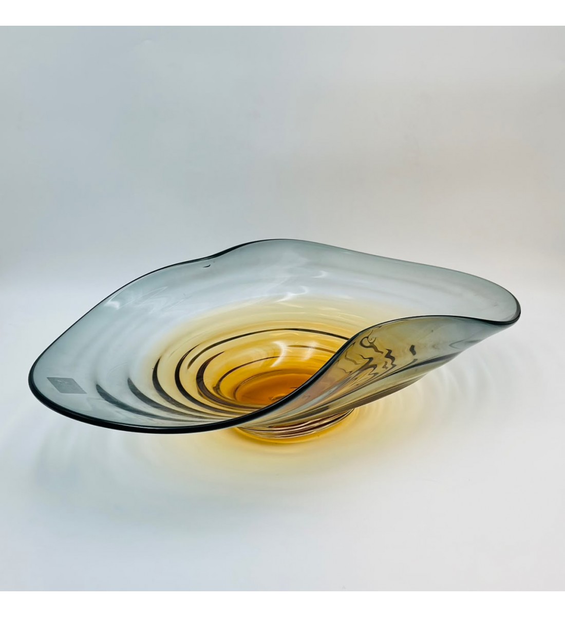 صحن تقديم أنيق بتصميم زجاج يمنح مظهرًا راقيًا وفخمًا 58×28×16سم صحن تقديم أنيق بتصميم زجاج يمنح مظهرًا راقيًا وفخمًا 58×28×16سم