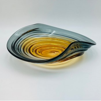 صحن تقديم أنيق بتصميم زجاج  يمنح مظهرًا راقيًا وفخمًا 37×25×10سم 