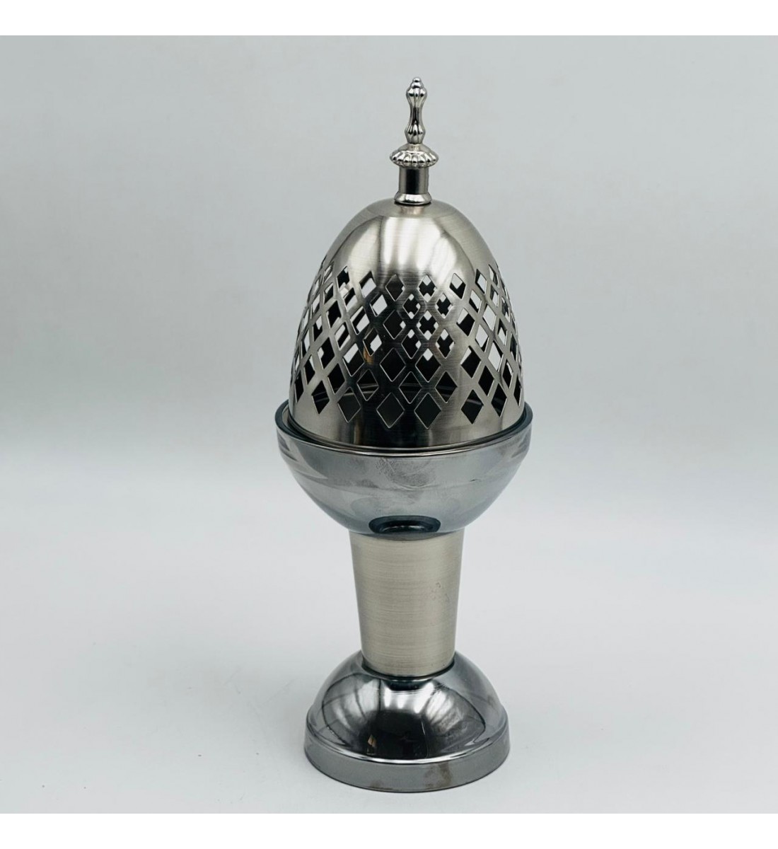 مبخرة معدنية فاخرة بتصميم كلاسيكي أنيق، تأتي بلون فضي مطفي15×10×10سم مبخرة معدنية فاخرة بتصميم كلاسيكي أنيق، تأتي بلون فضي مطفي15×10×10سم