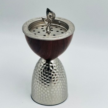 مبخرة معدنية فاخرة بتصميم كلاسيكي أنيق، تأتي بلون  فضي علي خشبي  17×11×11سم 