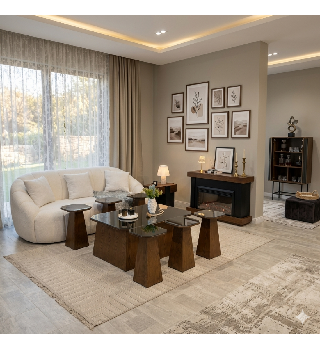طقم طاولات 7 قطع بسطح زجاج وقاعدة خشب  لون بني تصميم حديث وانيق 