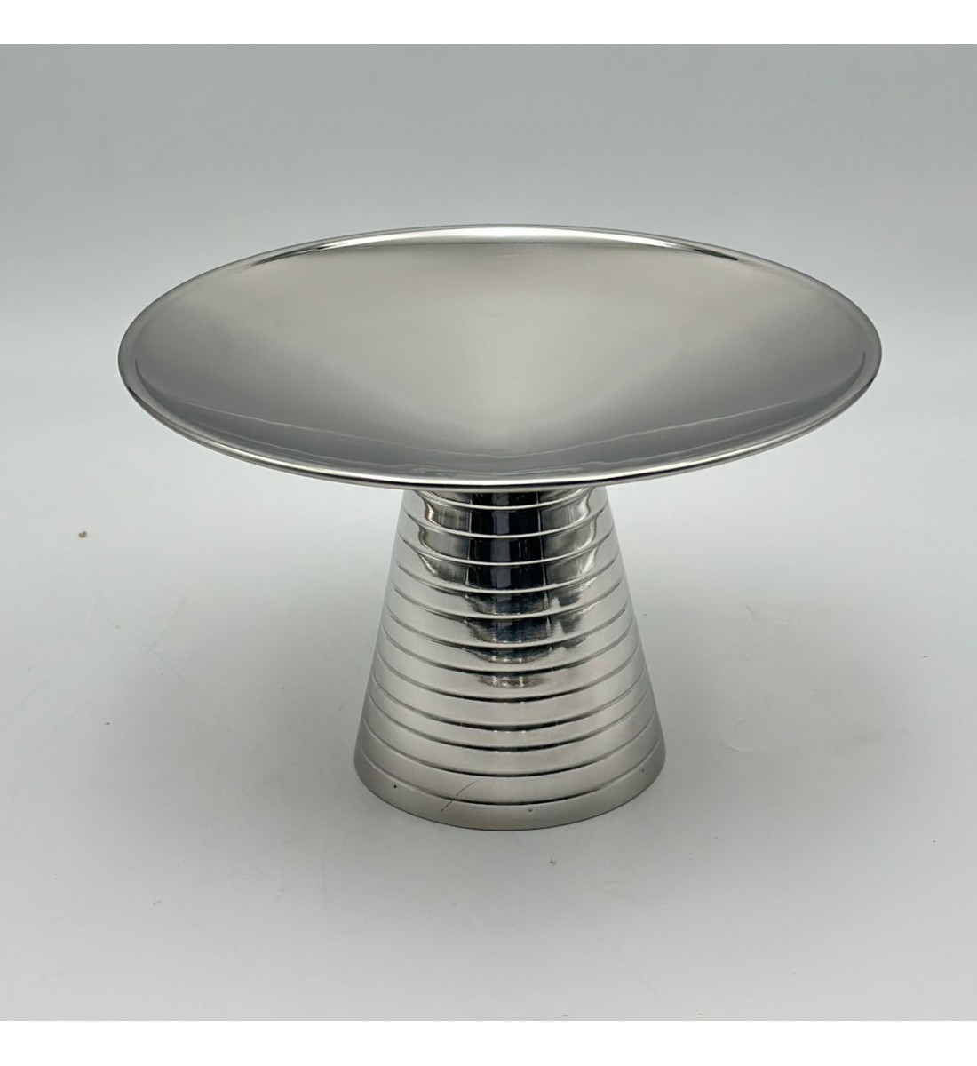 صحن تقديم معدني بتصميم فاخر وعصري، 20×20×13سم صحن تقديم معدني بتصميم فاخر وعصري، 20×20×13سم