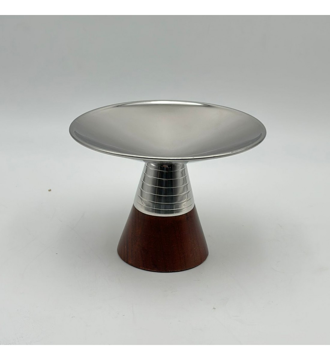 صحن تقديم معدني بتصميم فاخر وعصري 16×16×12سم صحن تقديم معدني بتصميم فاخر وعصري 16×16×12سم