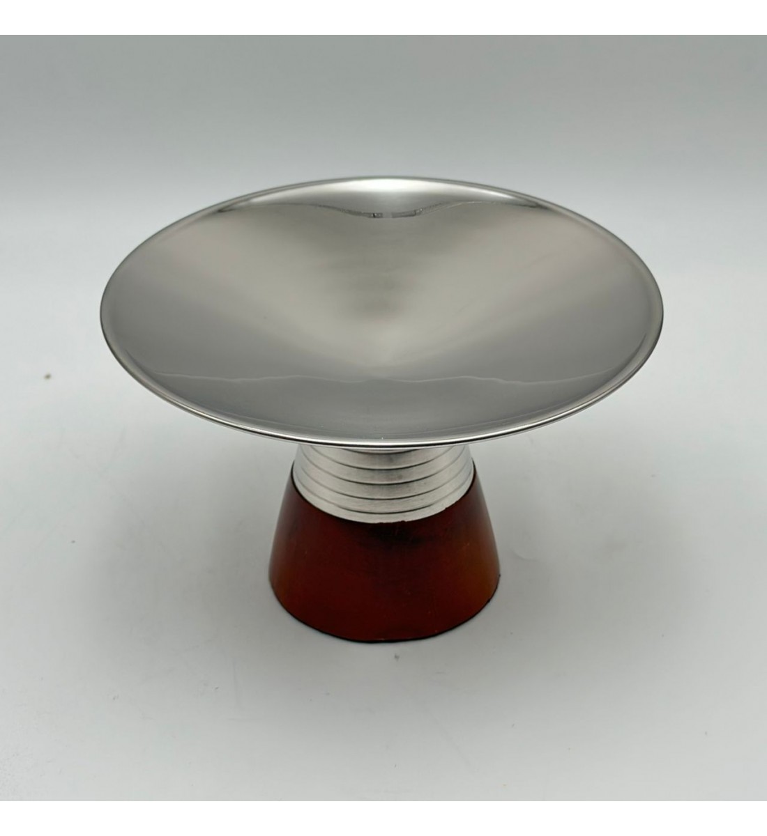 صحن تقديم معدني بتصميم فاخر وعصري20×20×13سم صحن تقديم معدني بتصميم فاخر وعصري20×20×13سم