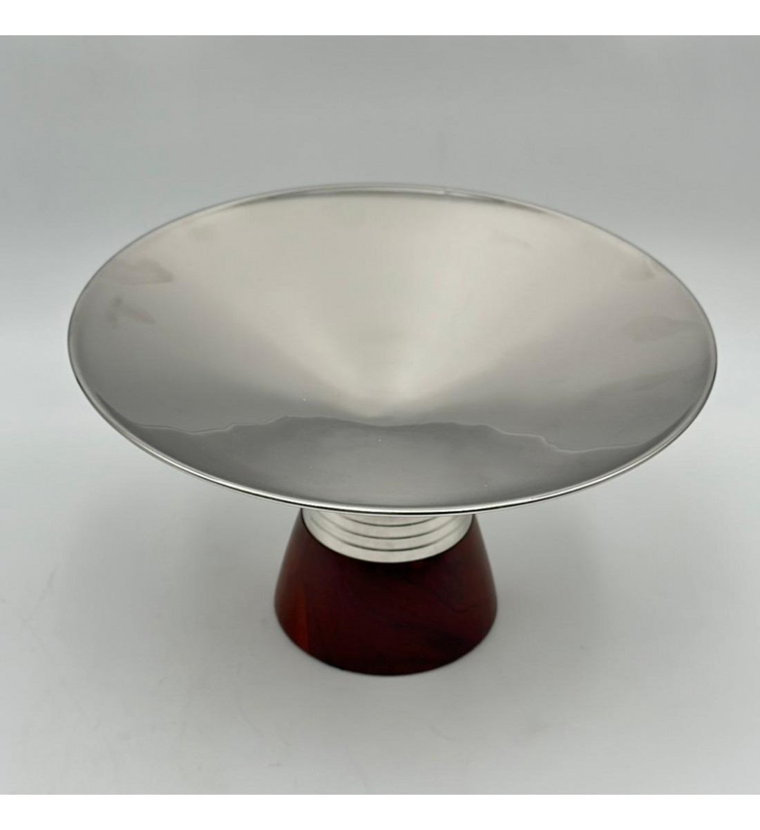 صحن تقديم معدني بتصميم فاخر وعصري26×26×15سم صحن تقديم معدني بتصميم فاخر وعصري26×26×15سم