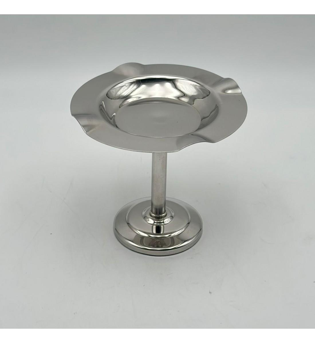 صحن تقديم معدني بتصميم فاخر وعصري14×14×13سم صحن تقديم معدني بتصميم فاخر وعصري14×14×13سم