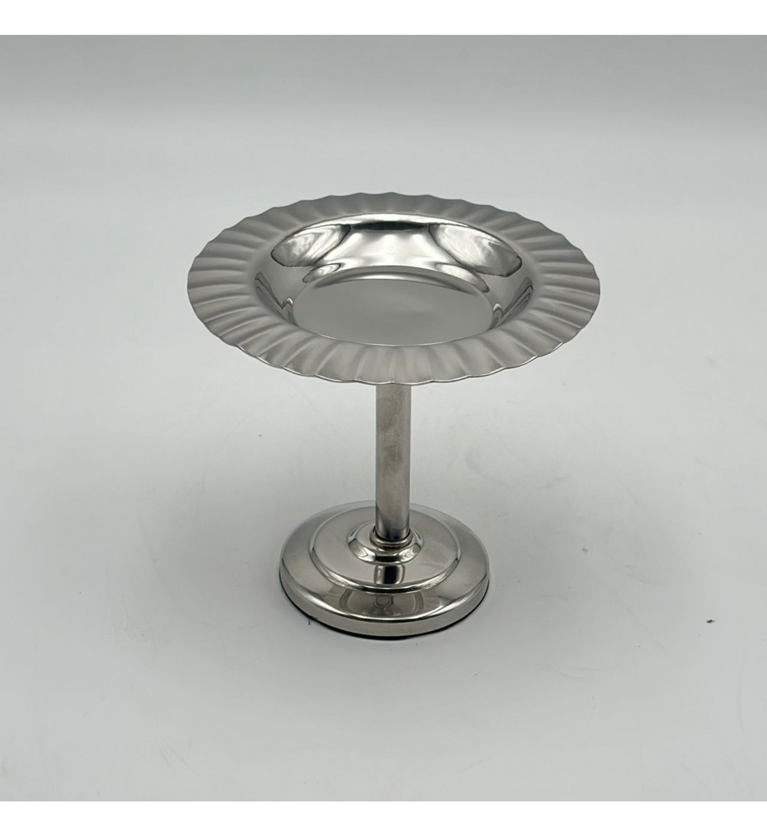 صحن تقديم معدني بتصميم فاخر وعصري14×14×13سم صحن تقديم معدني بتصميم فاخر وعصري14×14×13سم