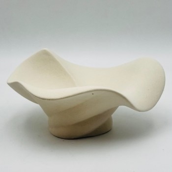 صحن  ديكورية فنية بتصميم انسيابي مميز 25×20×10سم 
