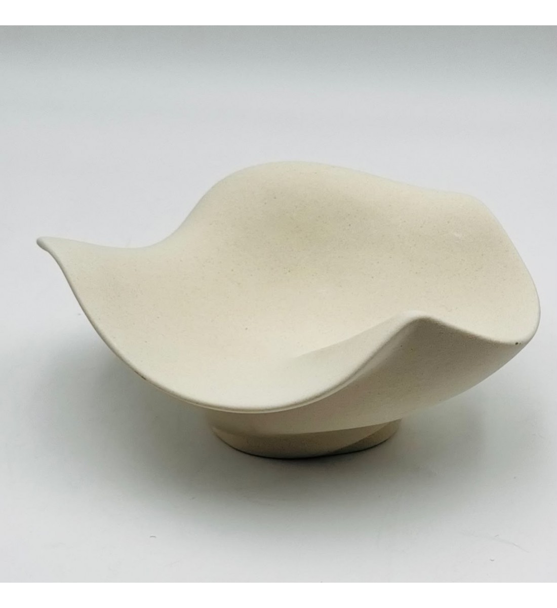صحن  ديكورية فنية بتصميم انسيابي مميز 25×20×10سم 