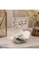 فازة  ورد أنيقة بتصميم فاخر، مرتبة داخل مزهرية زجاجية شفافة تمنحها مظهرًا راقيًا وجذابًا