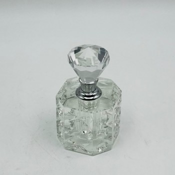علبة عطر توليت كريستالية بتصميم فاخر وأنيق