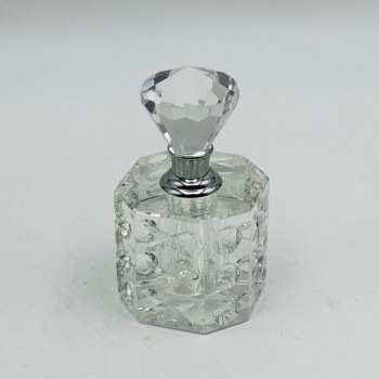 علبة عطر توليت كريستالية بتصميم فاخر وأنيق علبة عطر توليت كريستالية بتصميم فاخر وأنيق