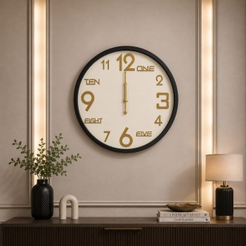 ساعة حائط دائرية بيج بتصميم كلاسيكي عصري، تتميز بإطار خارجي بارز