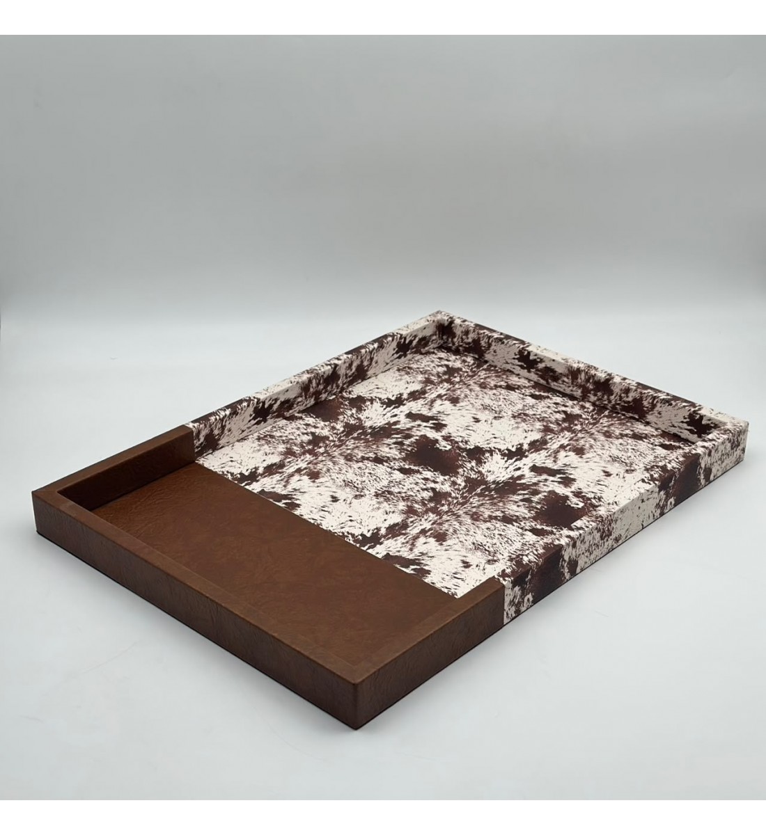 صينية تقديم مستطيلة بتصميم جلدي ونقشة طبيعية49×35×4سم صينية تقديم مستطيلة بتصميم جلدي ونقشة طبيعية49×35×4سم