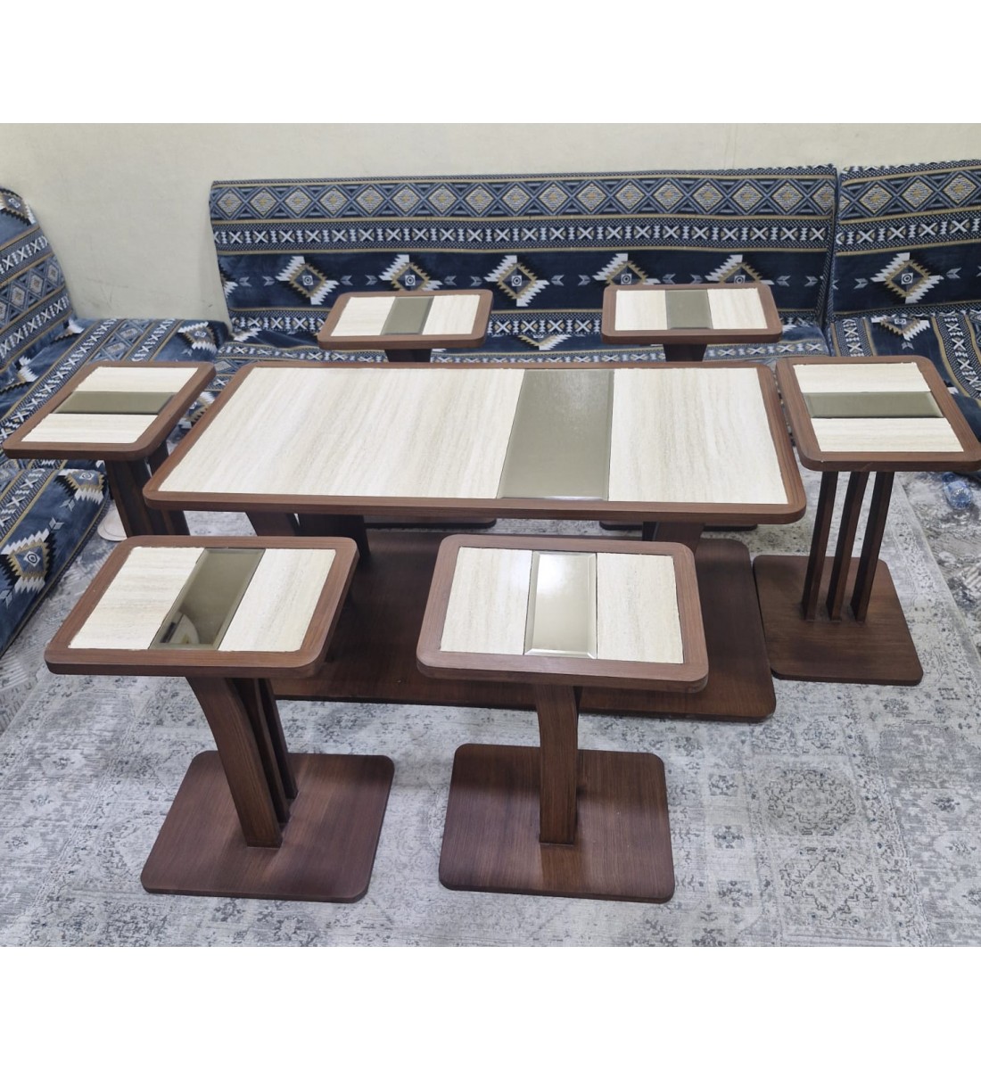 طقم طاولة قهوة مع طاولات جانبية سطح خشب مع زجاج بتصميم عصري فاخر 7 قطع (منتج تفصيل) طقم طاولة قهوة مع طاولات جانبية سطح خشب مع زجاج بتصميم عصري فاخر 7 قطع (منتج تفصيل)