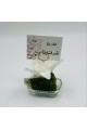 فازة  ورد أنيقة بتصميم فاخر، مرتبة داخل مزهرية زجاجية شفافة تمنحها مظهرًا راقيًا وجذابًا
