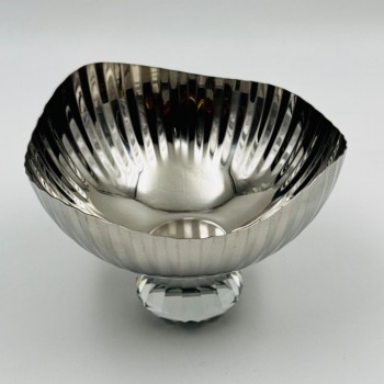 صحن تقديم معدني بتصميم فاخر وعصري12×16×16سم صحن تقديم معدني بتصميم فاخر وعصري12×16×16سم