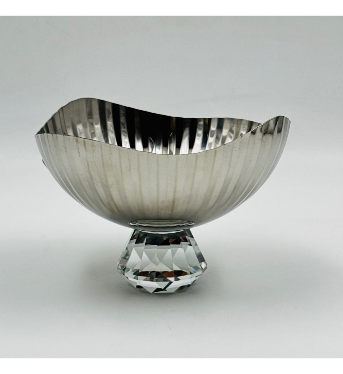 صحن تقديم معدني بتصميم فاخر وعصري12×16×16سم صحن تقديم معدني بتصميم فاخر وعصري12×16×16سم