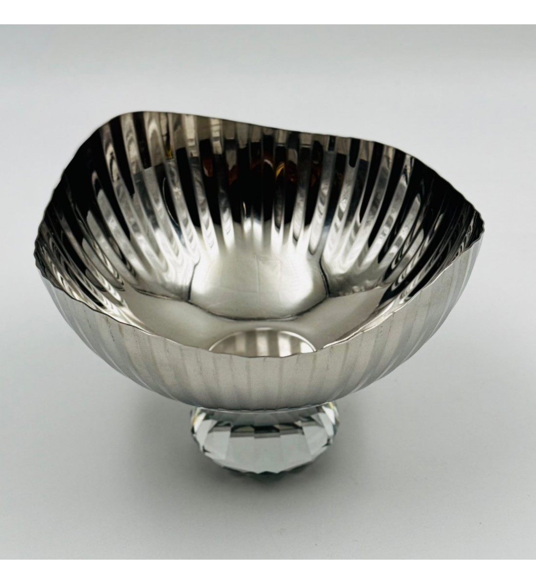 صحن تقديم معدني بتصميم فاخر وعصري12×16×16سم صحن تقديم معدني بتصميم فاخر وعصري12×16×16سم