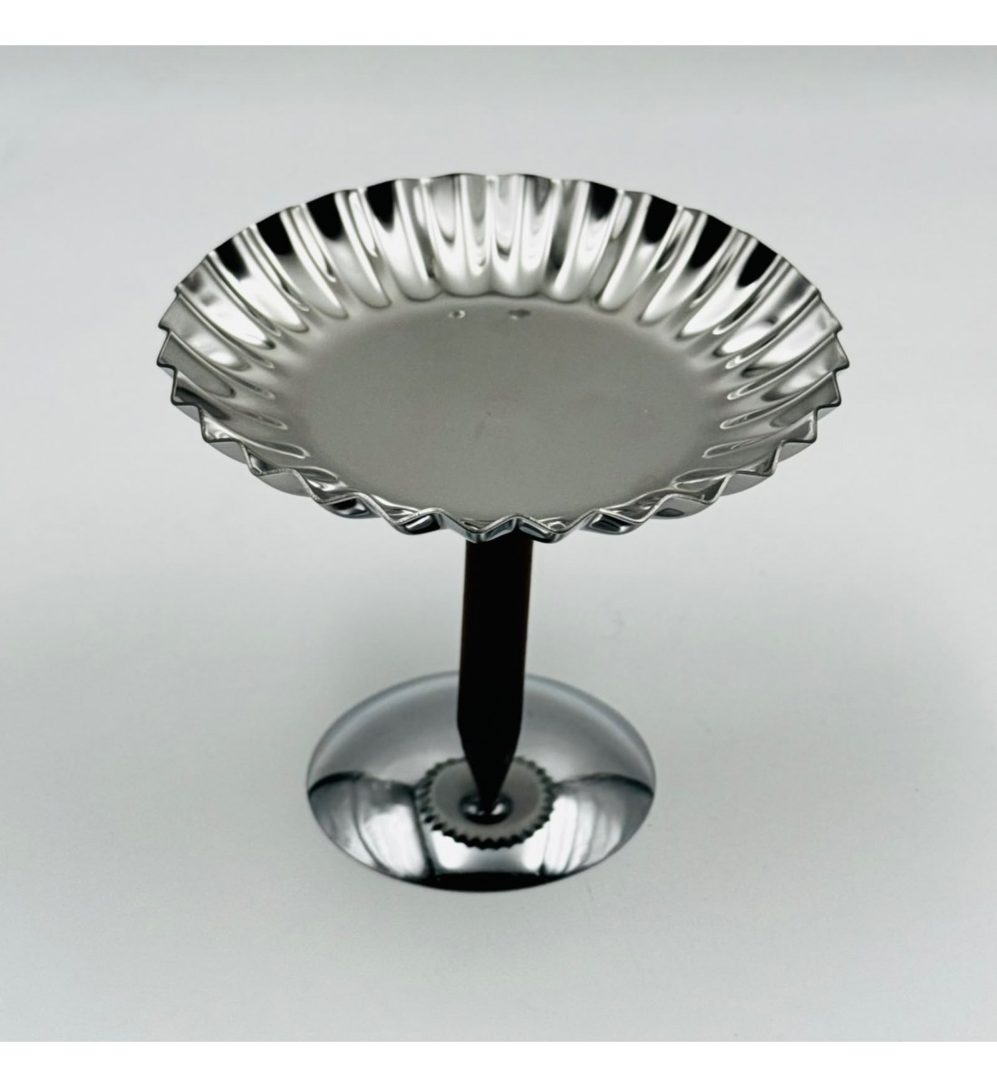 صحن تقديم معدني بتصميم فاخر وعصري12×14×14سم صحن تقديم معدني بتصميم فاخر وعصري12×14×14سم