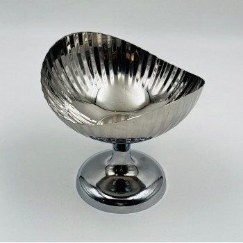 صحن تقديم معدني بتصميم فاخر وعصري15×15×16سم صحن تقديم معدني بتصميم فاخر وعصري15×15×16سم