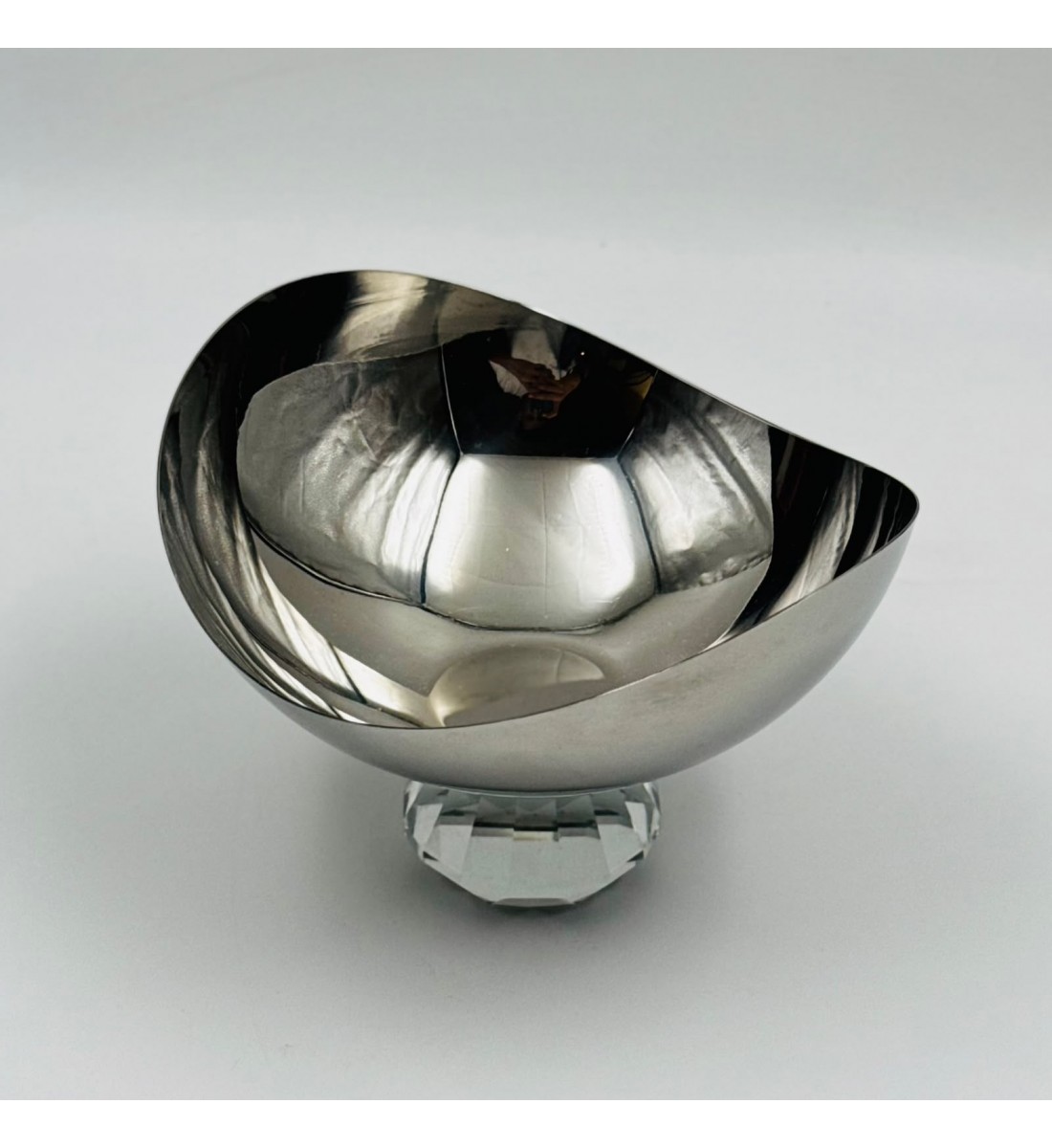 صحن تقديم معدني بتصميم فاخر وعصري 15×11×16سم صحن تقديم معدني بتصميم فاخر وعصري 15×11×16سم