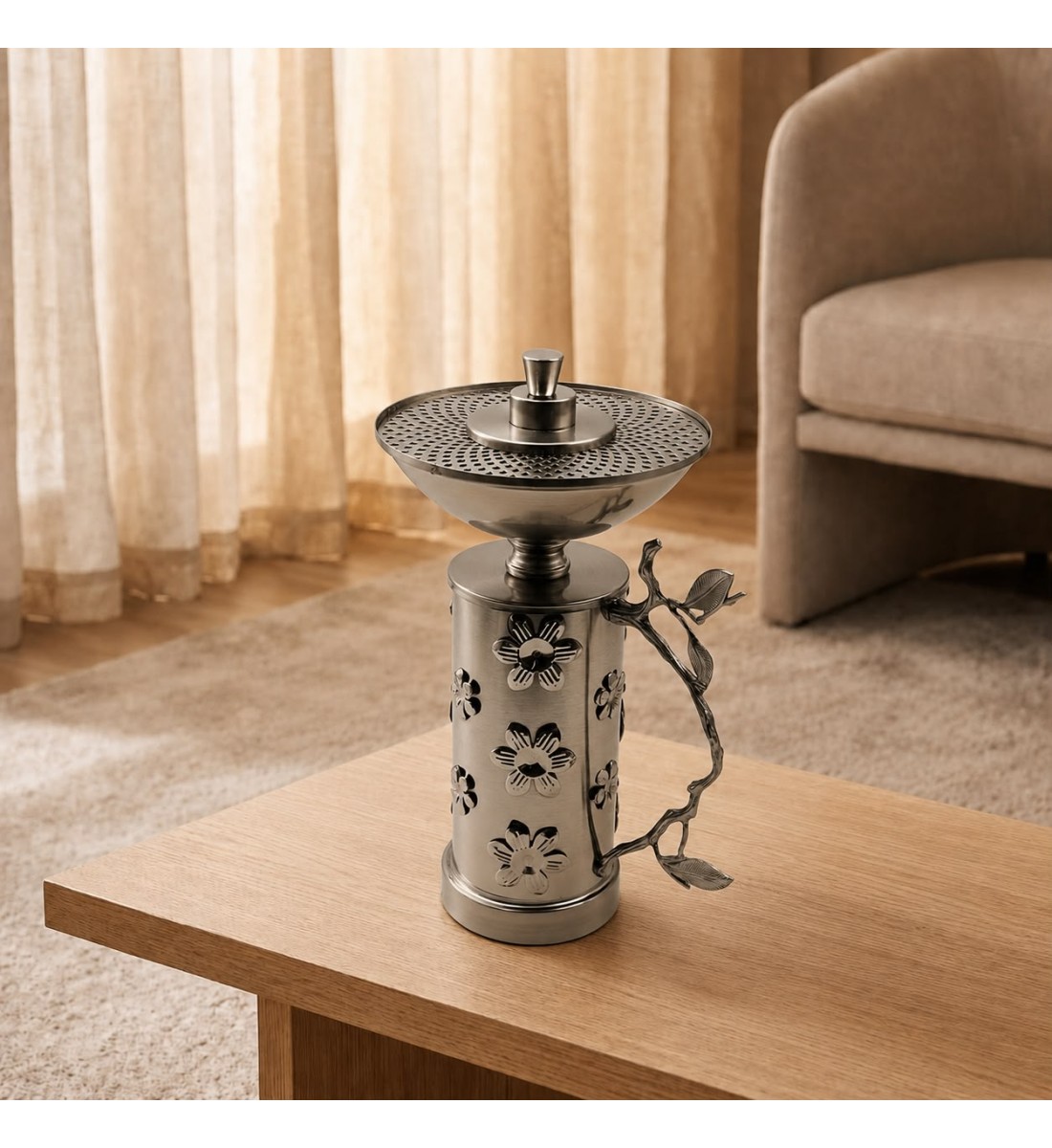 مبخرة فضية بقاعدة زجاجية وغصن مزخرف20×16×16سم مبخرة فضية بقاعدة زجاجية وغصن مزخرف20×16×16سم