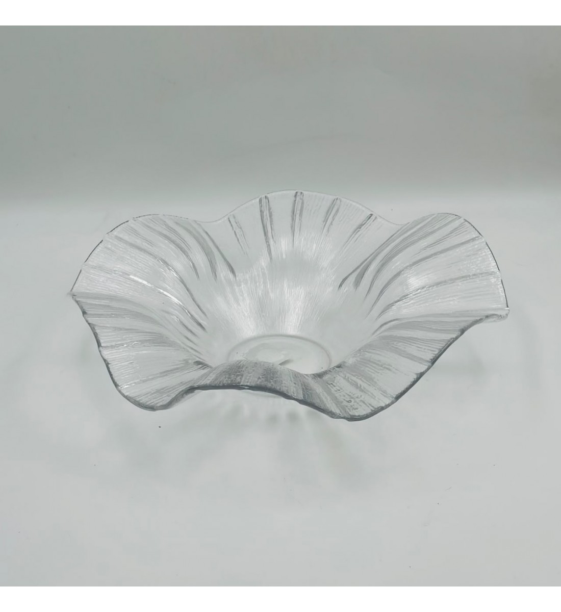 وعاء تقديم زجاجي فاخر بتصميم متموّج36×36×9سم وعاء تقديم زجاجي فاخر بتصميم متموّج36×36×9سم