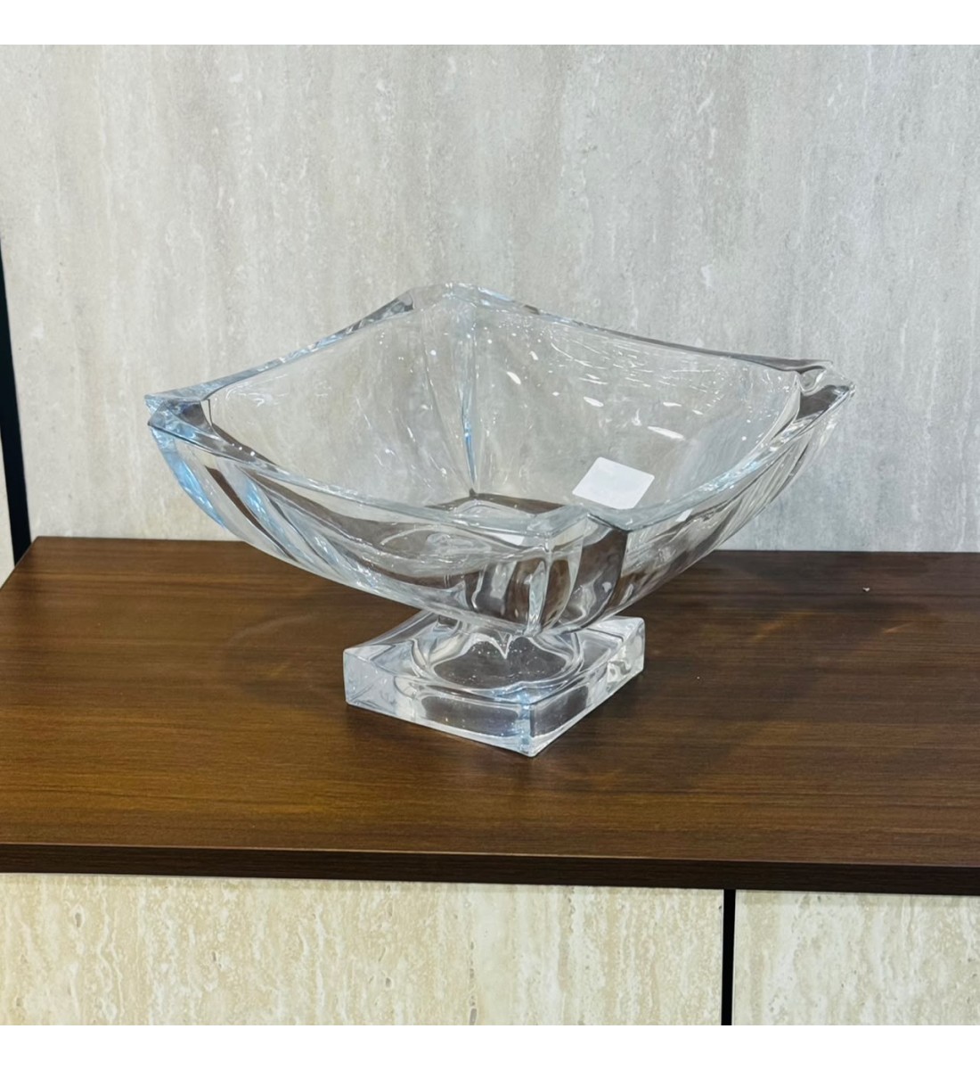وعاء تقديم زجاجي فاخر بقاعدة مرتفعة 15×27×27سم وعاء تقديم زجاجي فاخر بقاعدة مرتفعة 15×27×27سم
