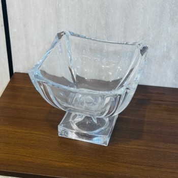وعاء تقديم زجاجي فاخر بقاعدة مرتفعة 17×21×21سم وعاء تقديم زجاجي فاخر بقاعدة مرتفعة 17×21×21سم