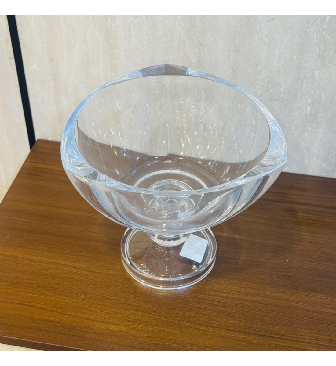 وعاء تقديم زجاجي فاخر بقاعدة مرتفعة 20×24×23سم وعاء تقديم زجاجي فاخر بقاعدة مرتفعة 20×24×23سم