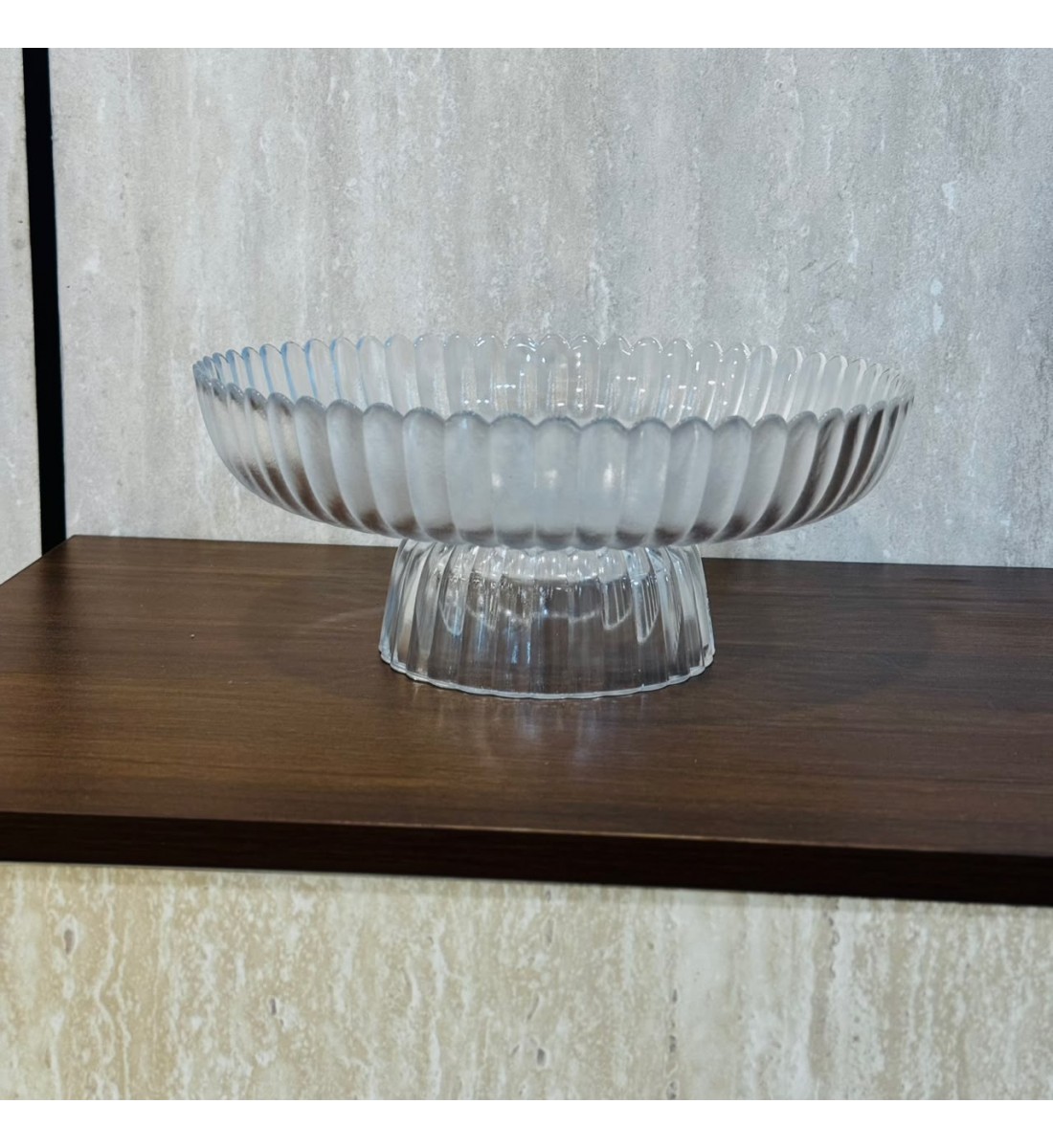 وعاء تقديم زجاجي فاخر بقاعدة مرتفعة 26×26×11سم وعاء تقديم زجاجي فاخر بقاعدة مرتفعة 26×26×11سم