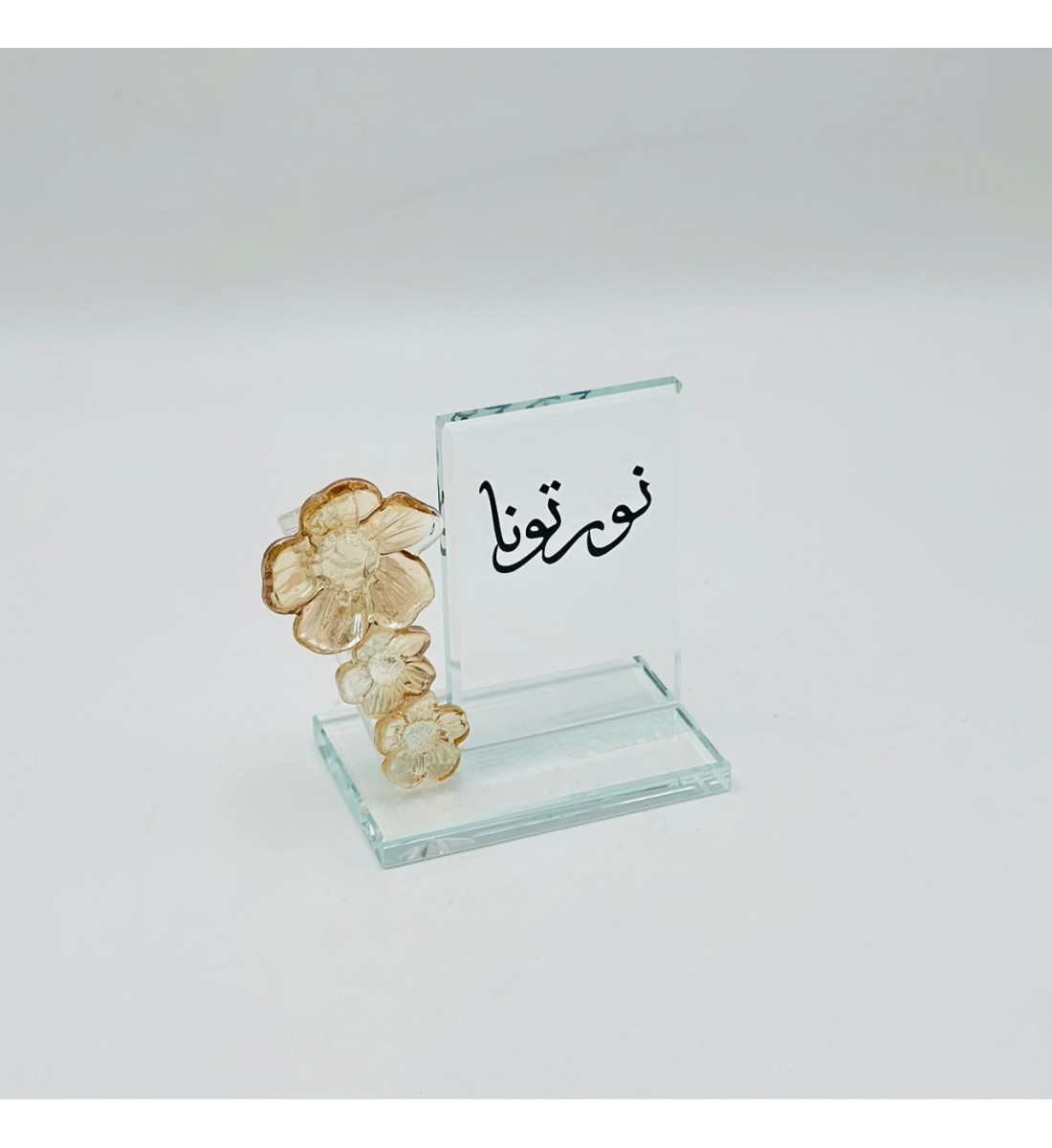 استاند عبارات زجاجي أنيق بتصميم راقٍ يجمع بين الجمال والعملية، نورتونا 