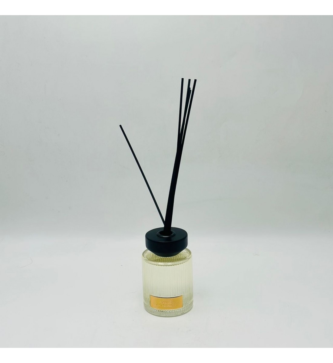 معطر جو فاخر بتصميم أنيق يجمع بين الرائحة المميزة والمظهر الجمالي الراقي200مل 