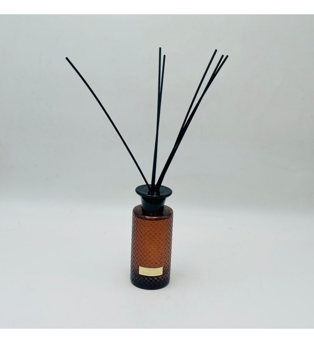 معطر جو فاخر بتصميم أنيق يجمع بين الرائحة المميزة والمظهر الجمالي الراقي200مل معطر جو فاخر بتصميم أنيق يجمع بين الرائحة المميزة والمظهر الجمالي الراقي200مل